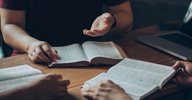 7 Apologetics Bible Studies Defend Faith Non-Traditionally