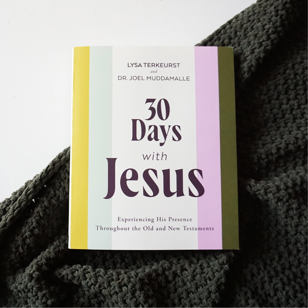 30 Days with Jesus Bible Study Guide: Experiencing His Presence throughout the Old and New Testaments