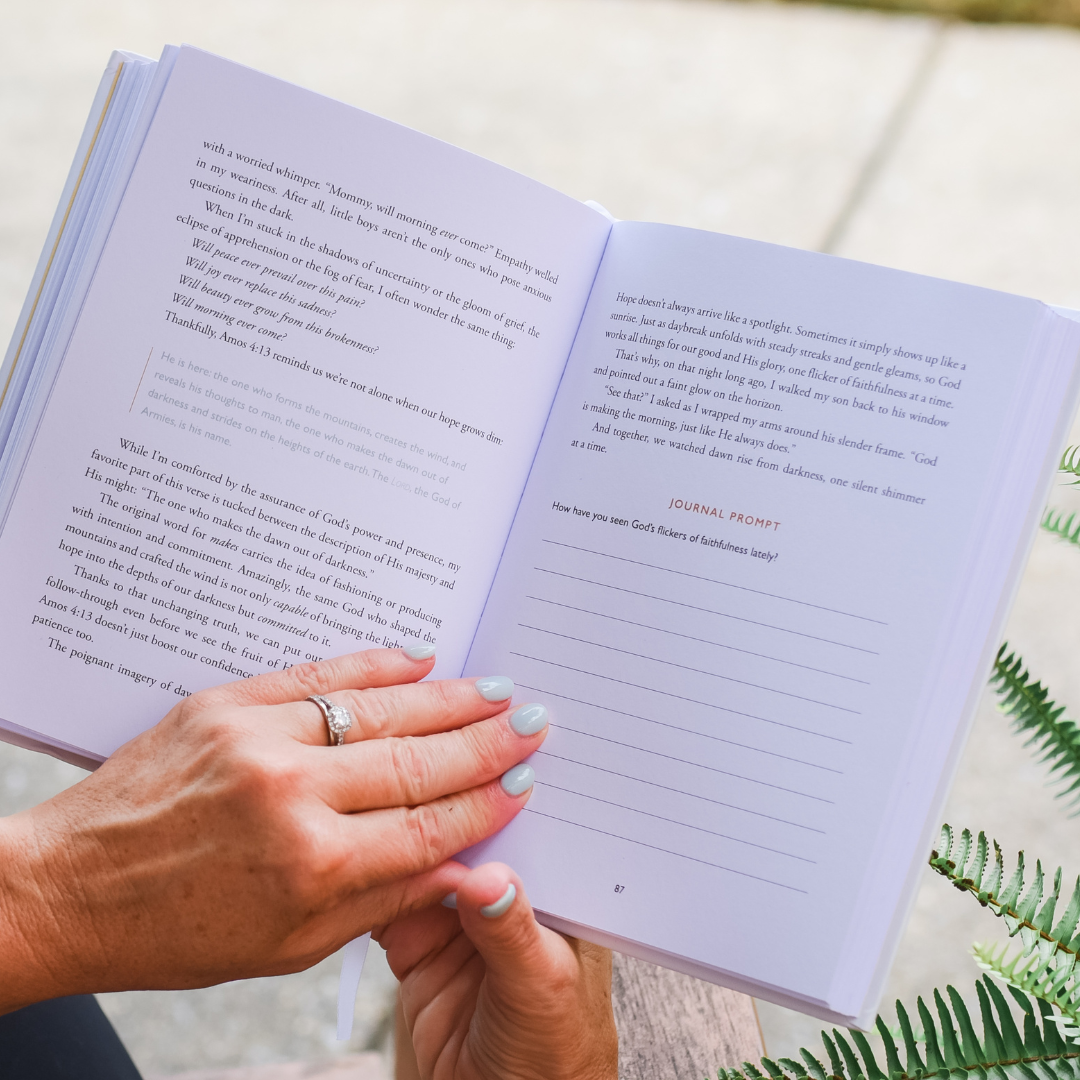 Let In the Light: 50 Devotions to Confidently Know God Is Good and Guiding Your Steps