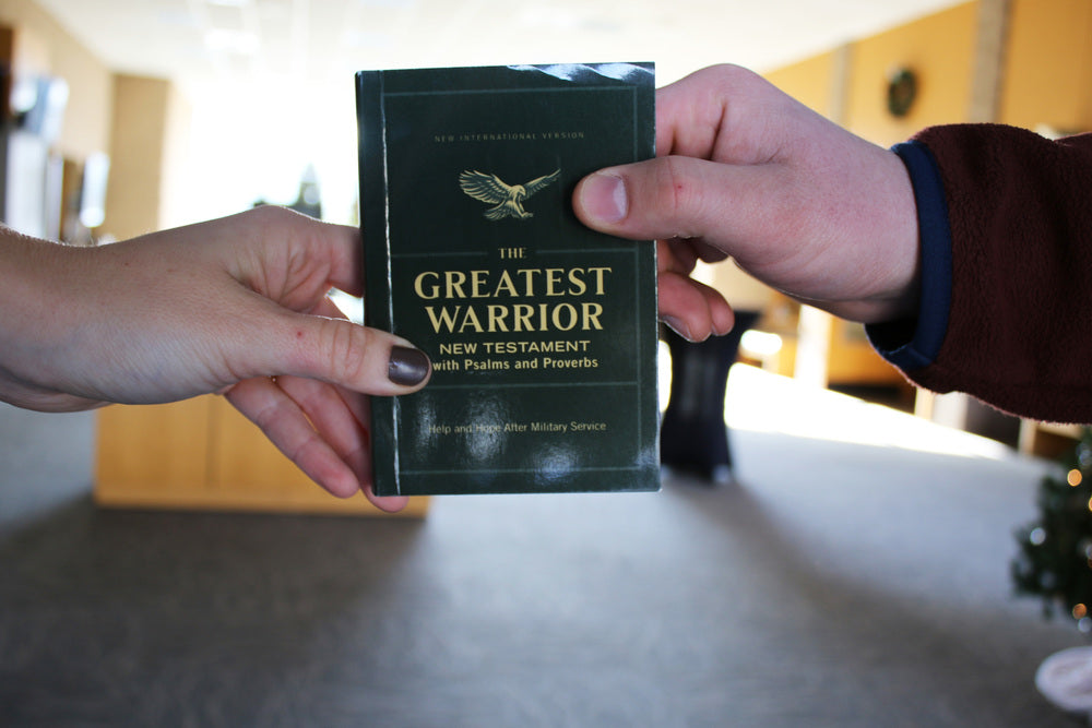 NIV, The Greatest Warrior New Testament with Psalms and Proverbs, Pocket-Sized, Paperback, Comfort Print: Help and Hope after Military Service