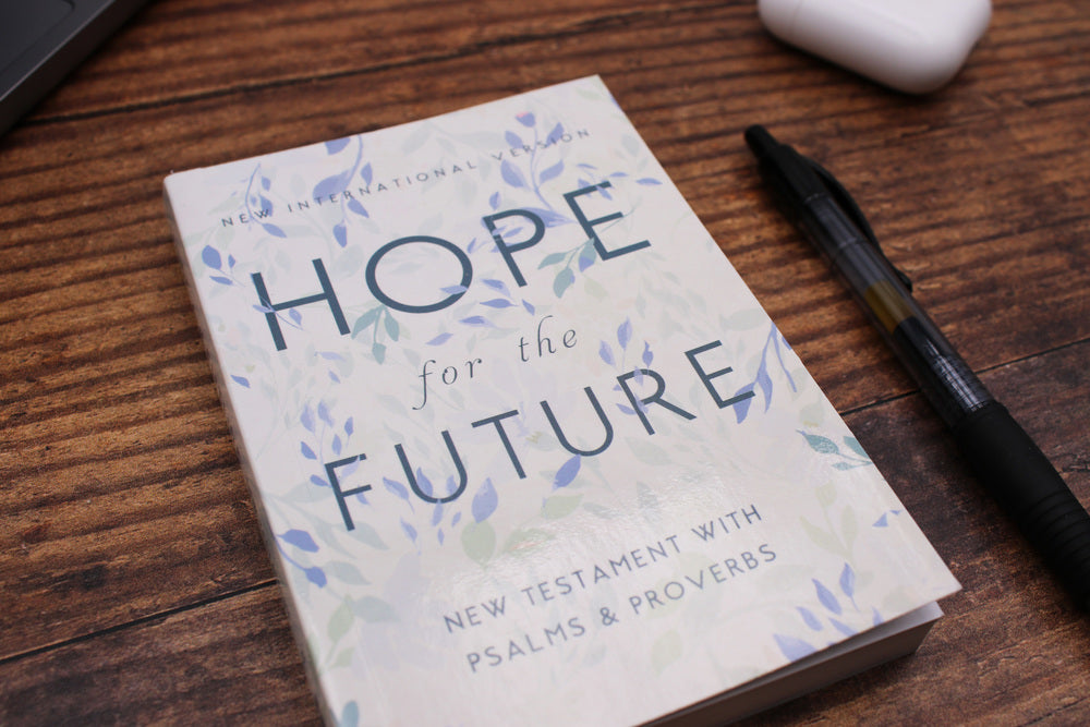 NIV, Hope for the Future New Testament with Psalms and Proverbs, Pocket-Sized, Paperback, Comfort Print: Help and Encouragement When Experiencing an Unplanned Pregnancy