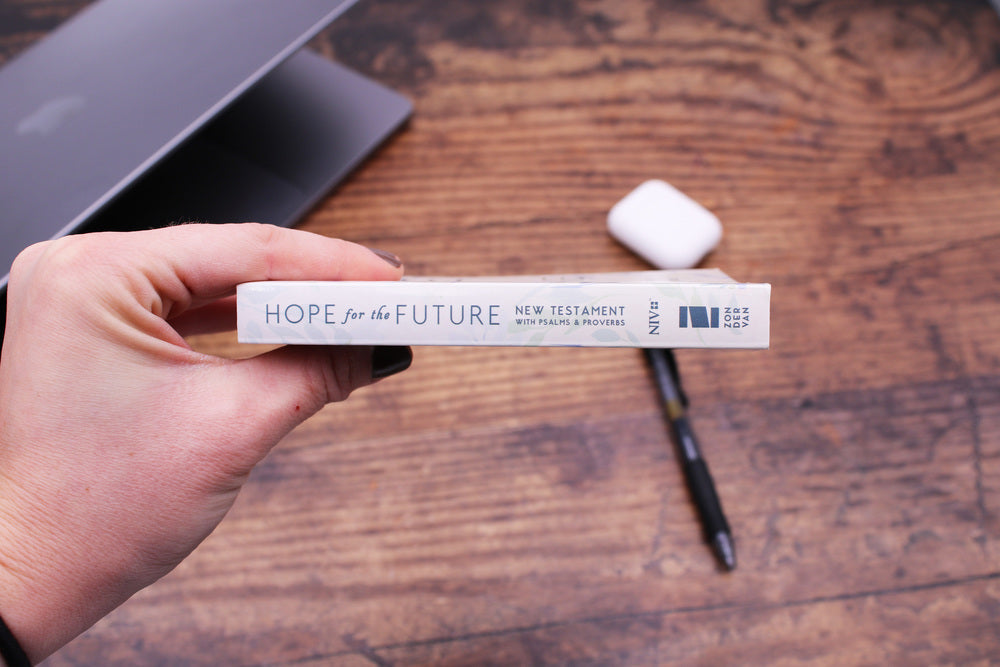 NIV, Hope for the Future New Testament with Psalms and Proverbs, Pocket-Sized, Paperback, Comfort Print: Help and Encouragement When Experiencing an Unplanned Pregnancy