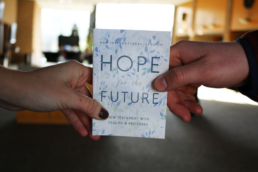 NIV, Hope for the Future New Testament with Psalms and Proverbs, Pocket-Sized, Paperback, Comfort Print: Help and Encouragement When Experiencing an Unplanned Pregnancy