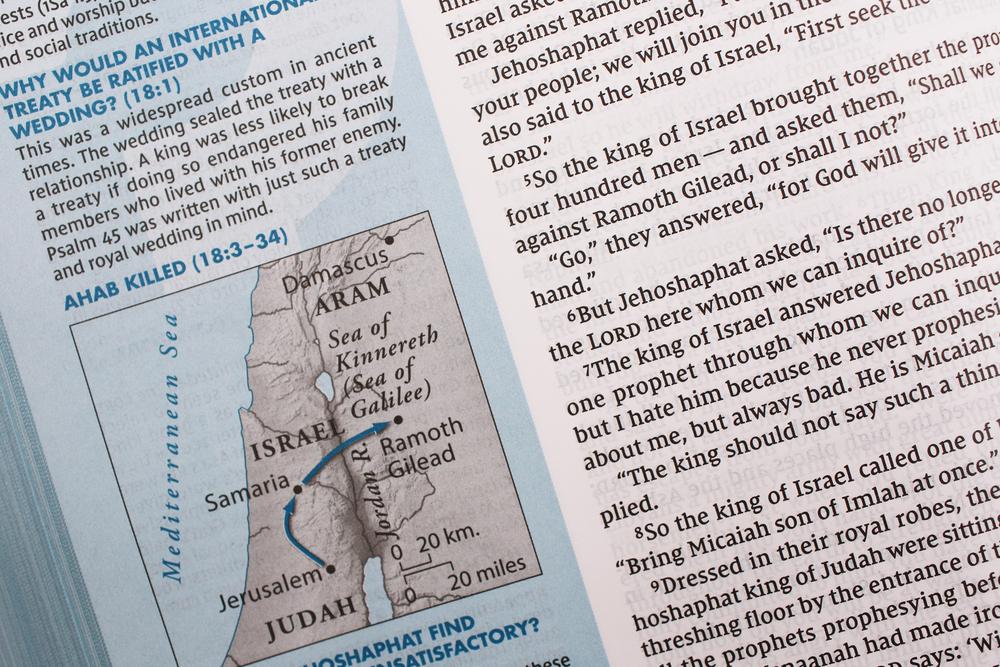 NIV, Quest Study Bible, Comfort Print: The Only Q and A Study Bible