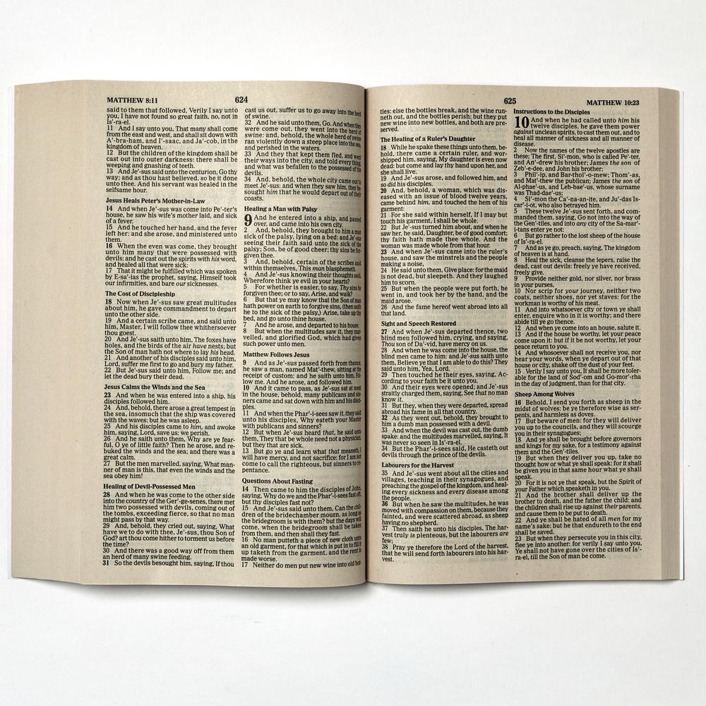 KJV, Value Outreach Bible, Paperback, Case of 28 Bundle (Classic)