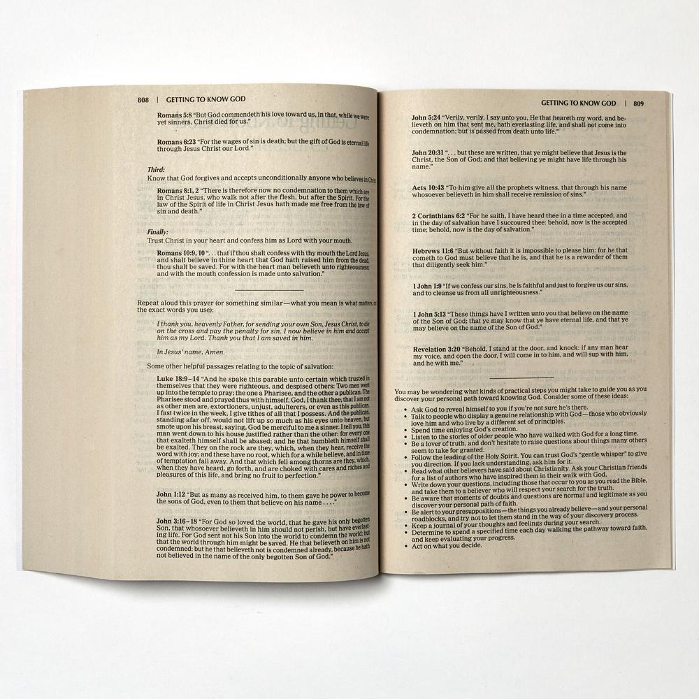 KJV, Value Outreach Bible, Paperback, Case of 28 Bundle (Classic)
