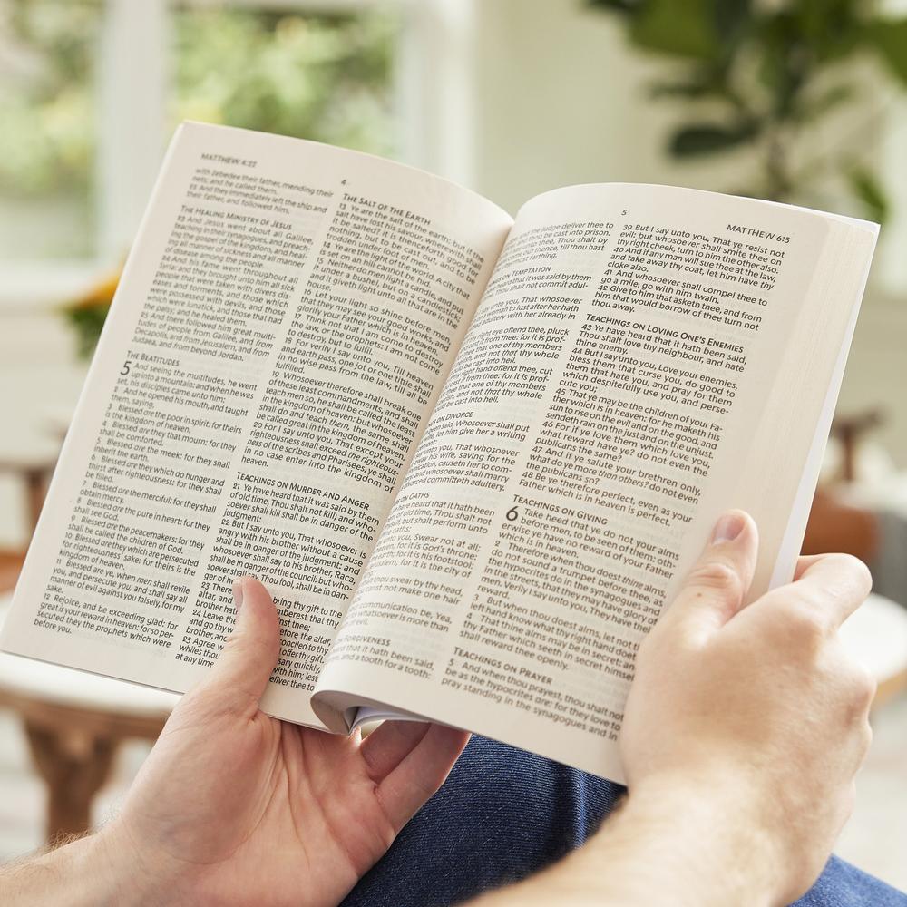 KJV Large Print Outreach New Testament Bible, Cross Softcover, Comfort Print, Case of 64 Bundle