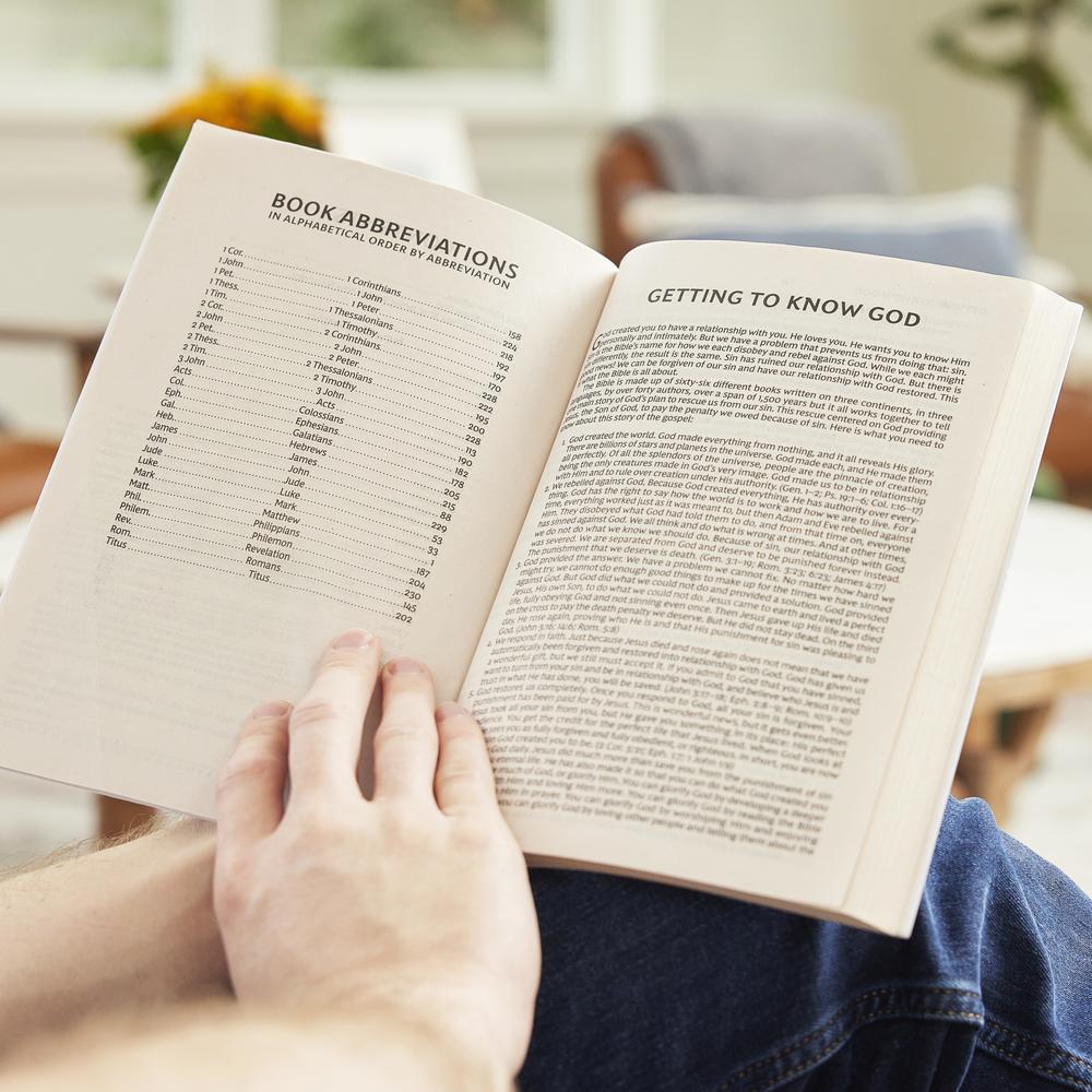 NKJV Large Print Outreach New Testament Bible, Cross Softcover, Case of 68 Bundle