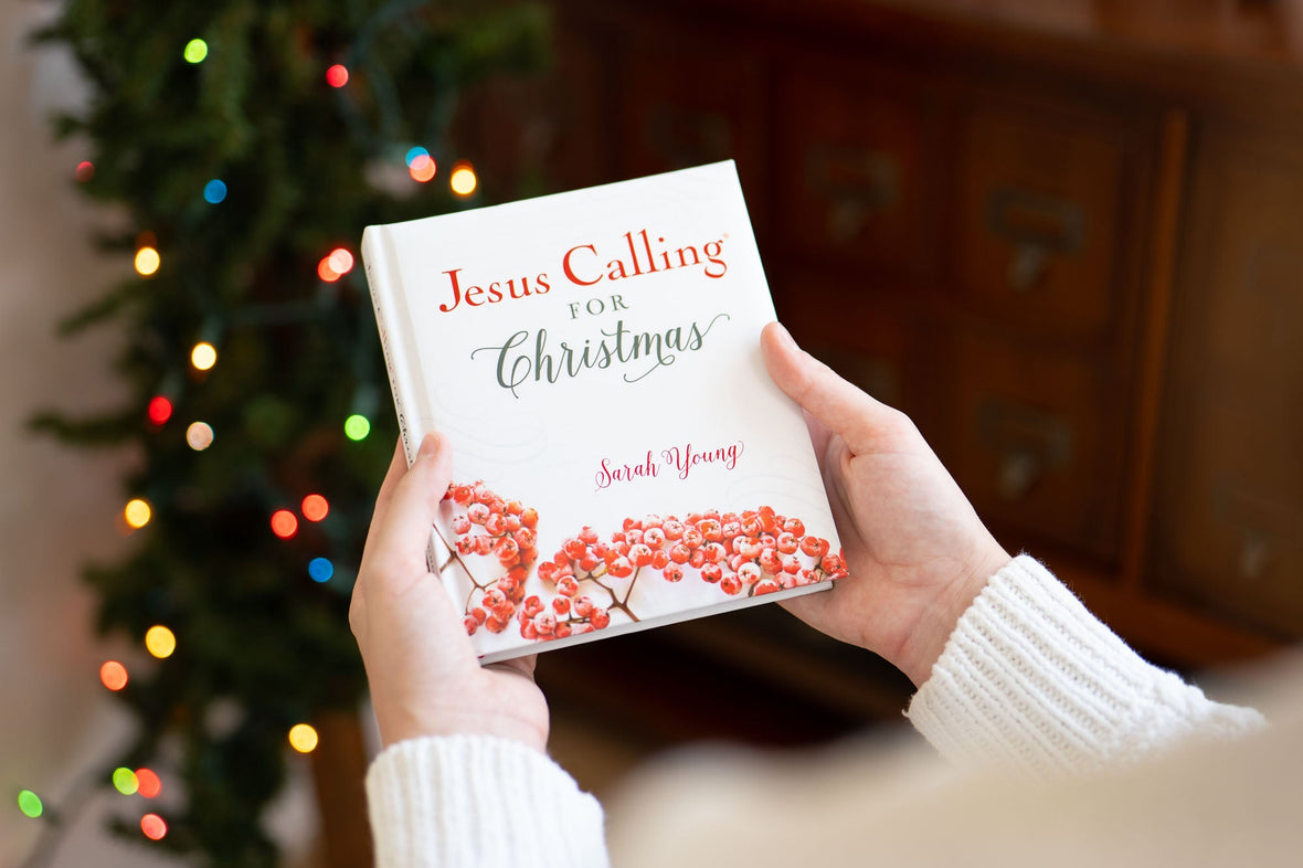 Jesus Calling for Christmas, Padded Hardcover, with Full Scriptures: Seasonal Devotions for Christmas (A 50-Day Devotional)