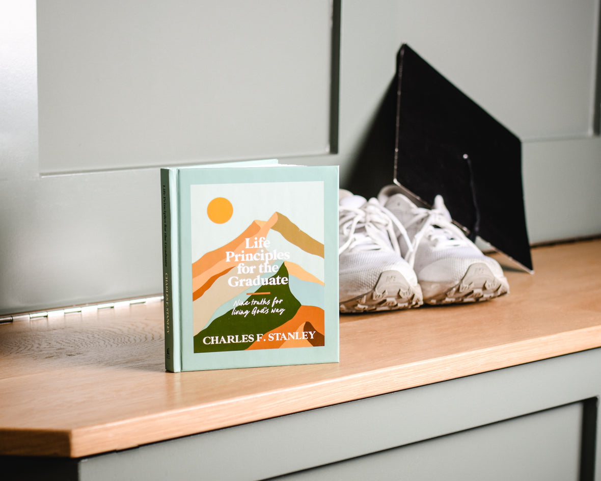 Life Principles for the Graduate: Nine Truths for Living God's Way – The Perfect Christian Graduation Gifts to Celebrate Your Grad