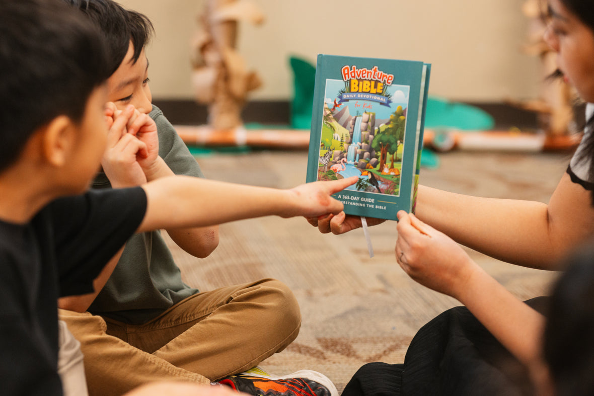 Adventure Bible Daily Devotional for Kids: A 365-Day Guide to Understanding the Bible
