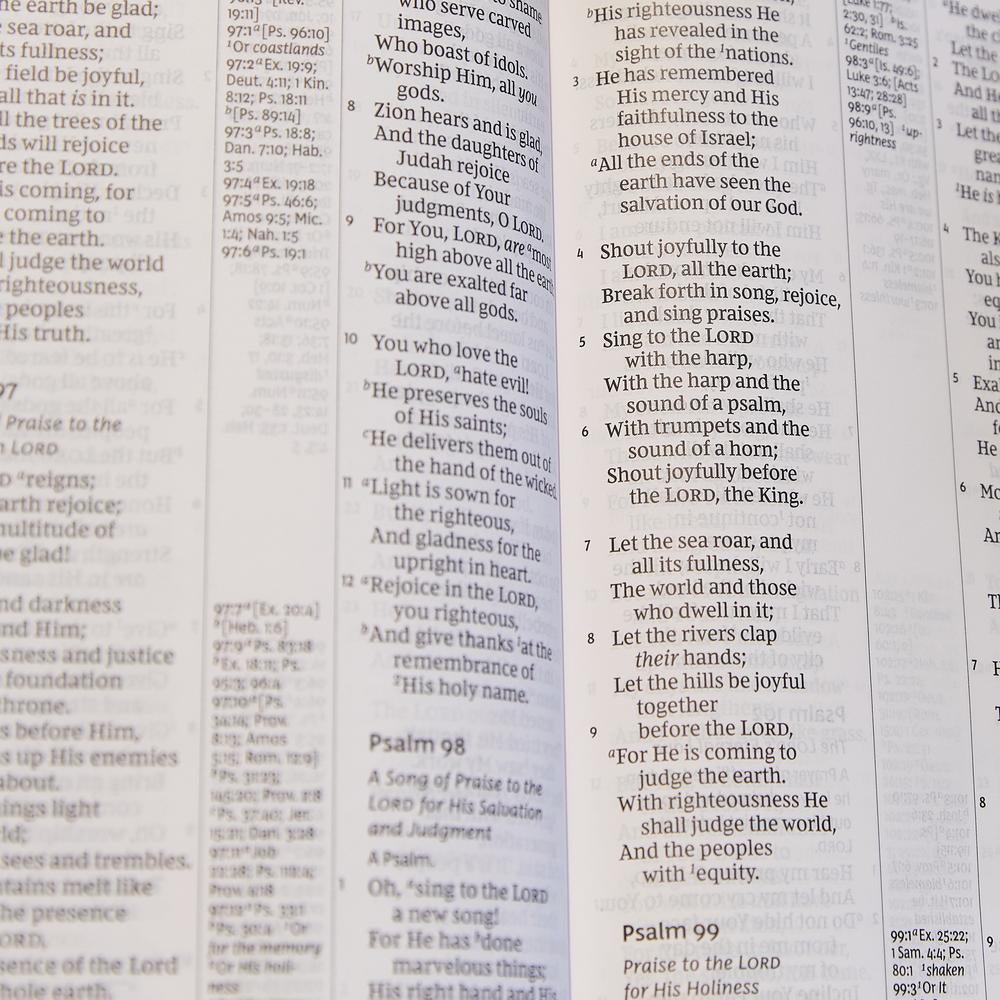 NKJV, Reference Bible, Center-Column Giant Print, Red Letter Edition, Comfort Print