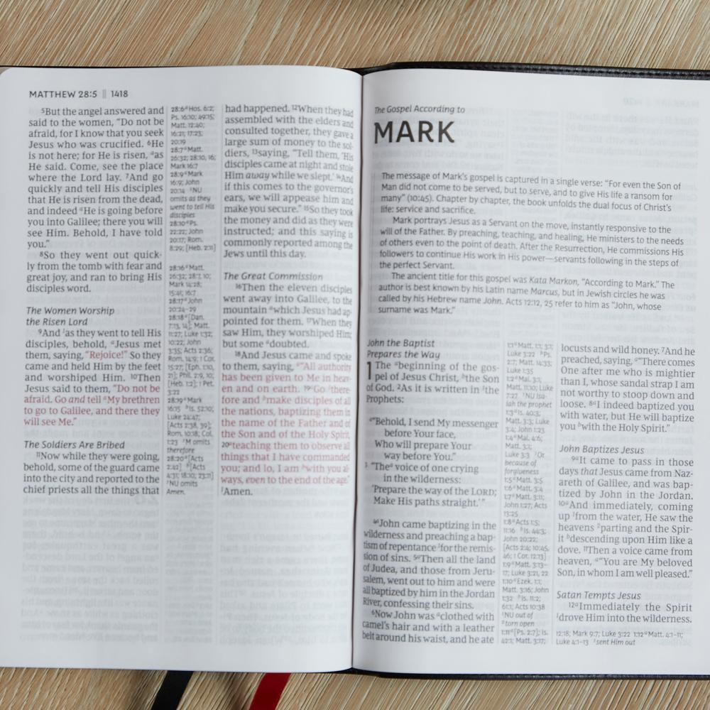 NKJV, Reference Bible, Center-Column Giant Print, Red Letter Edition, Comfort Print