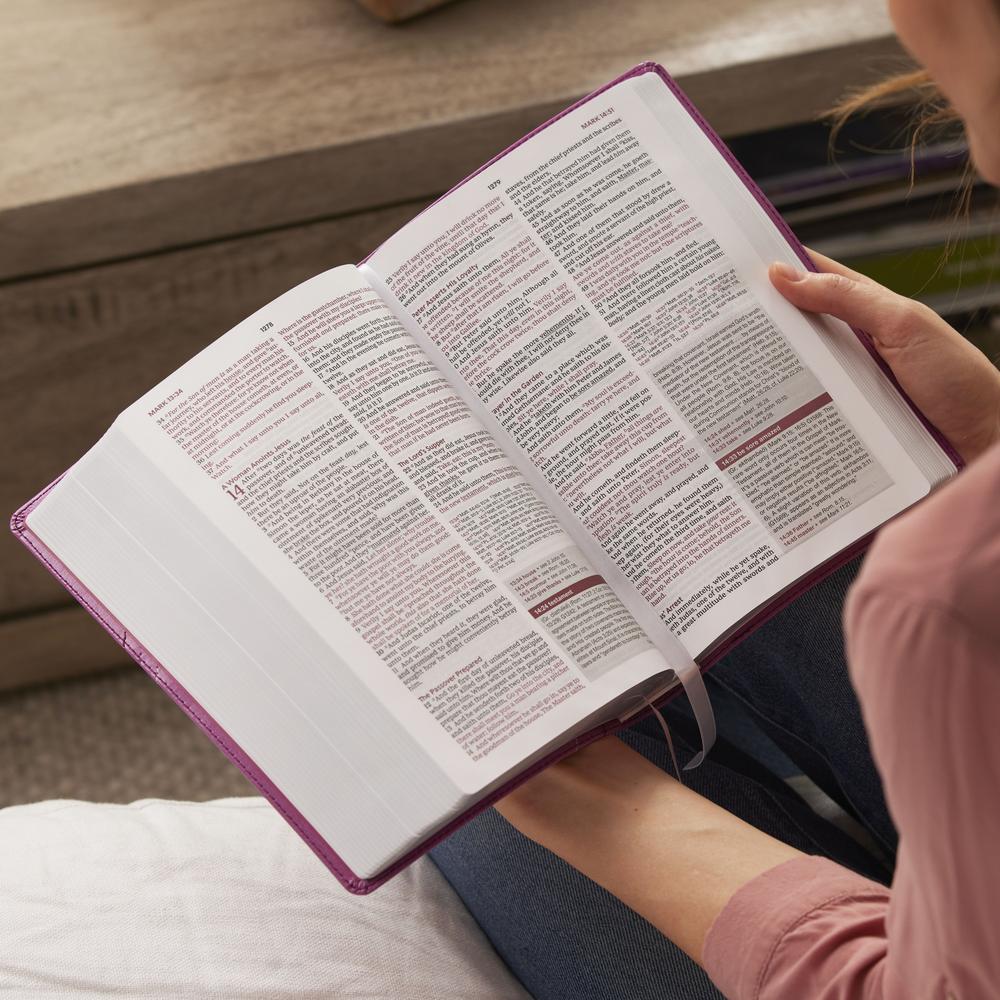 KJV, Word Study Reference Bible, Red Letter, Comfort Print: 2,000 Keywords that Unlock the Meaning of the Bible